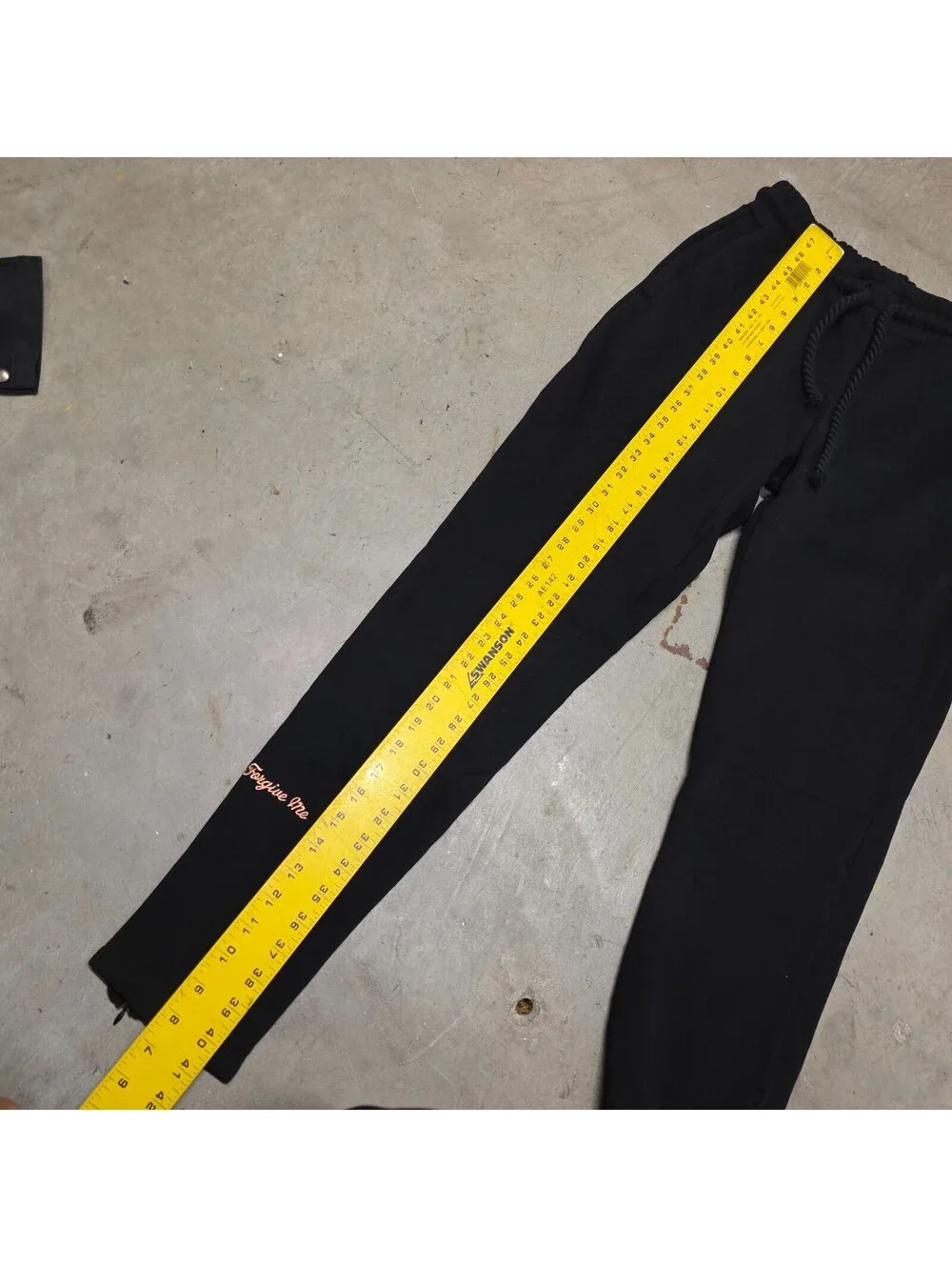SYNA World Can’t Rush Greatness Sweatpants M Side Ankle Zips. Black